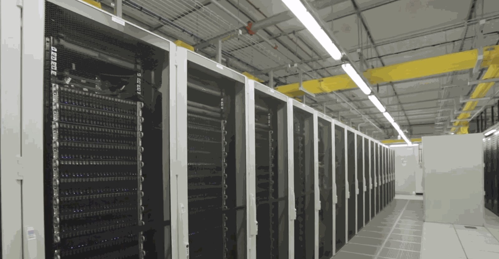 Dual-powered infrastructure for resilient AI compute