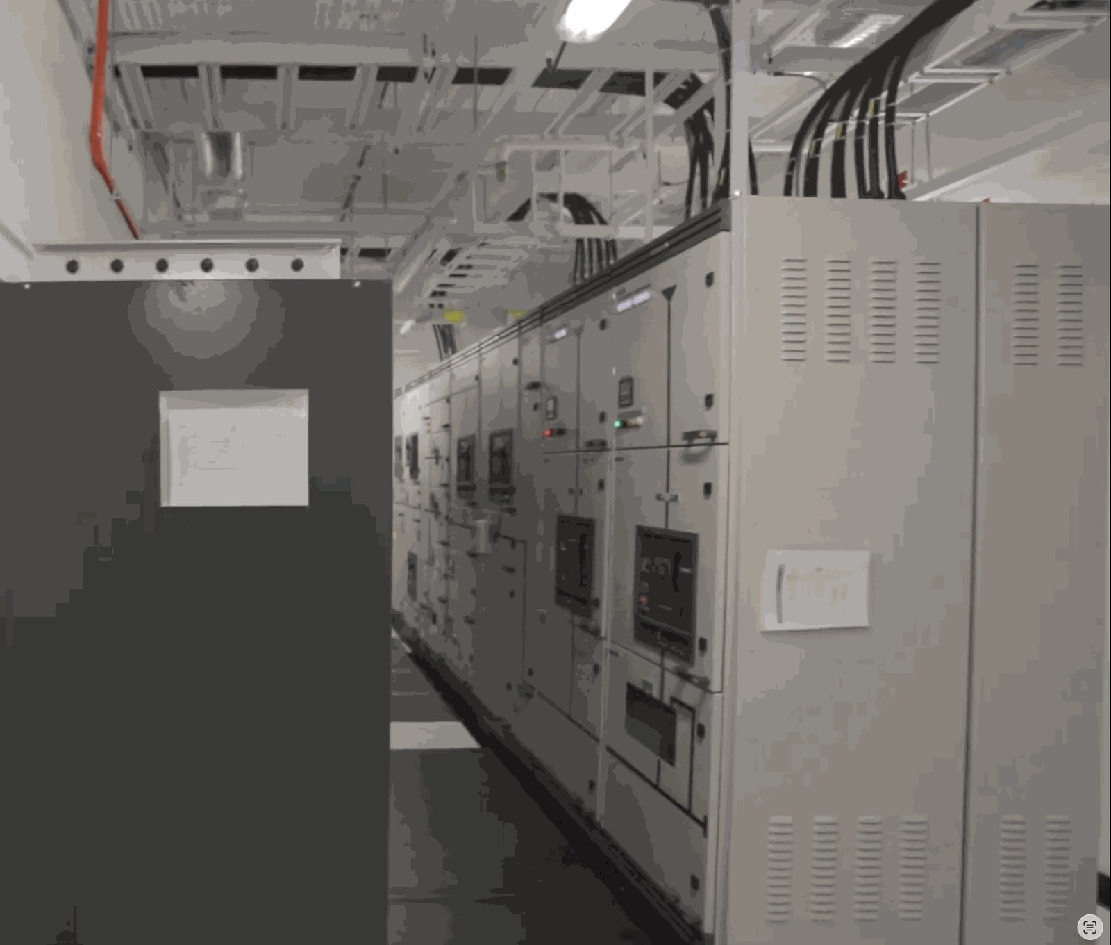 Low-voltage switchboard supporting AI computing power distribution