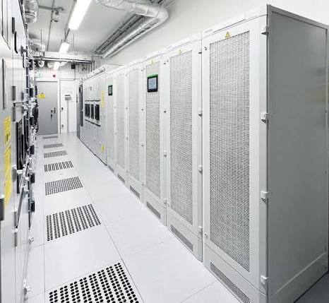 Compact small data hall for edge computing