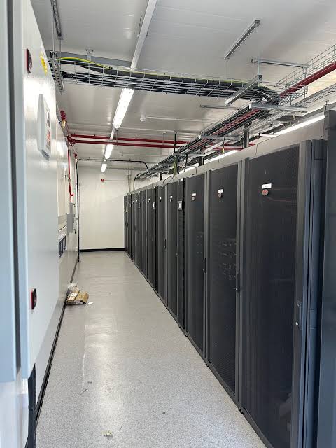Small data hall supporting edge workloads