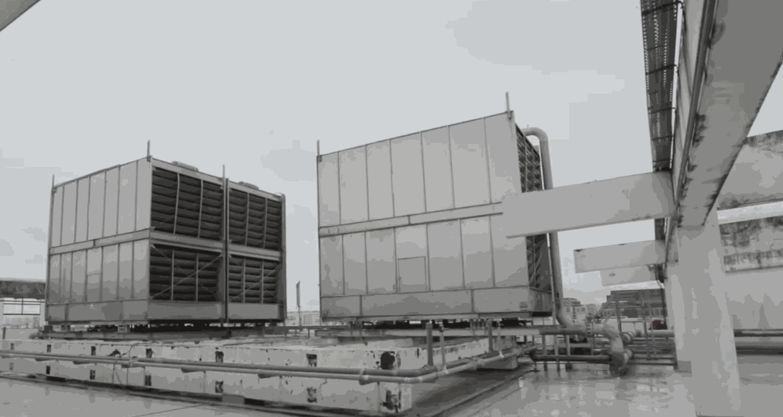 Cooling tower supporting heat rejection in the cooling system